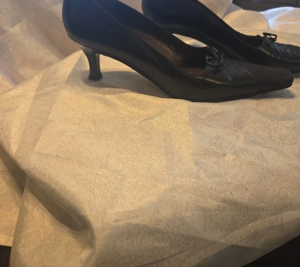 0Stuart Weitzman Dark Brown Leather Bow-Detail Pumps